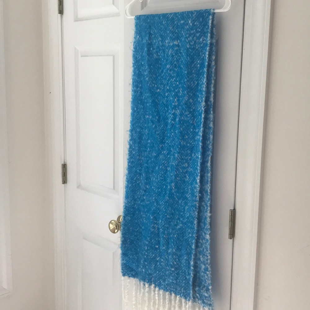 NWOT The Limited Scarf
